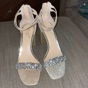 Jewel Badgley Mischka - 8.5 Champagne